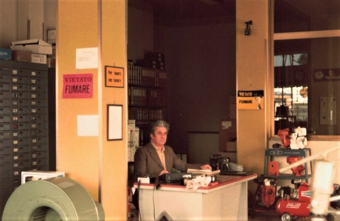 Renato Tramaglia in negozio